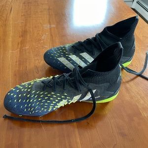 Boys Adidas Predator soccer cleats size 4.5
